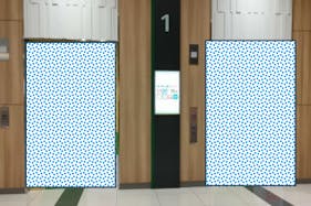 【イオンモール豊川】モール内広告 エレベーター扉