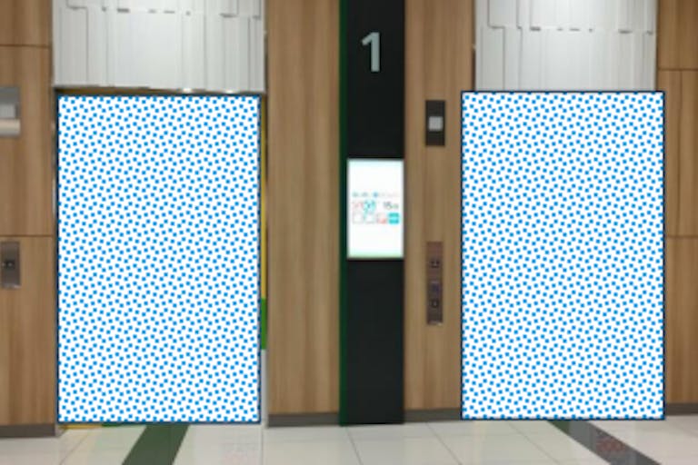 【イオンモール豊川】モール内広告 エレベーター扉の画像1
