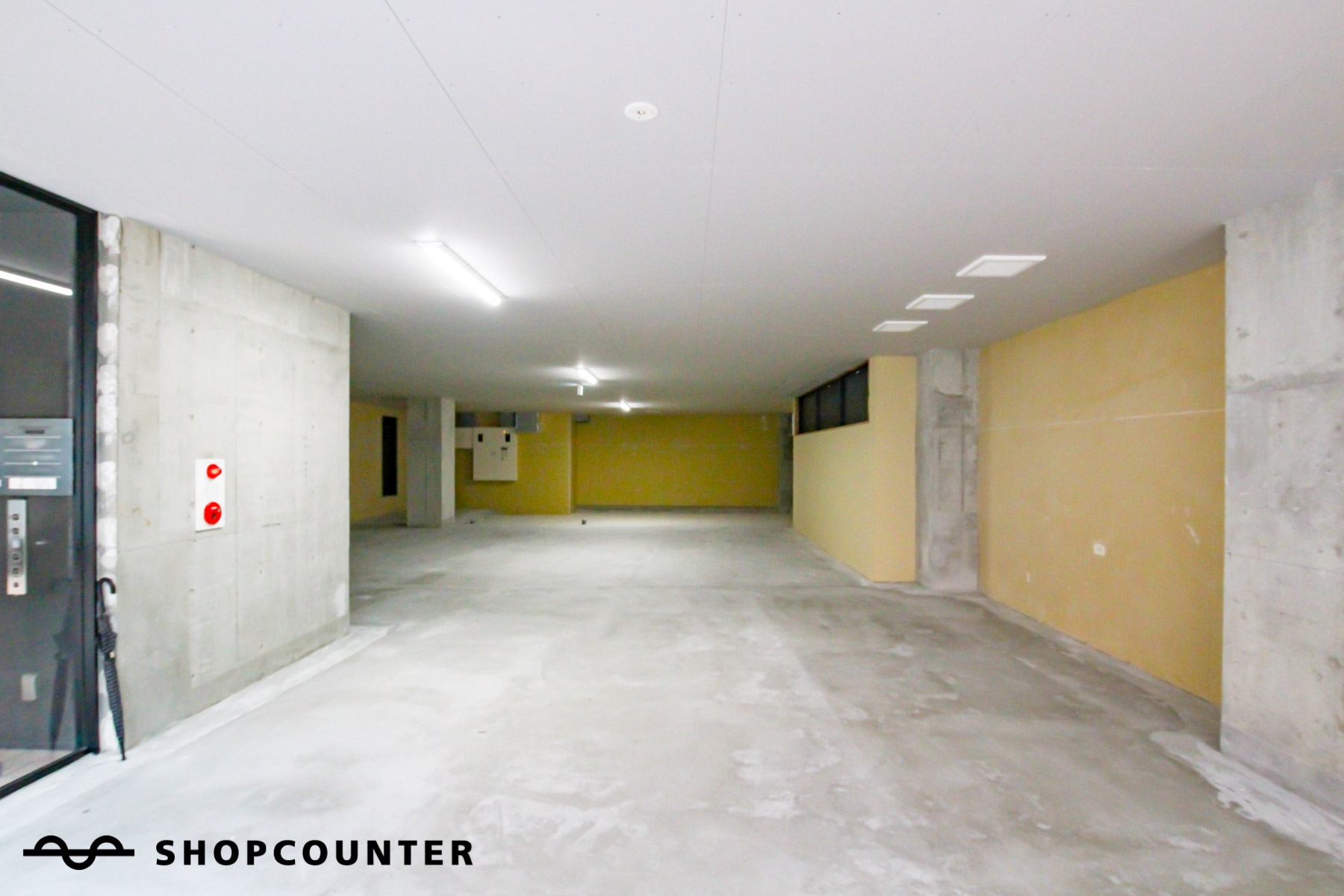 スケルトンながらすぐにご利用いただけるよう内装は整っております。（その1）