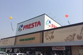 【フレスタ多治米店】プロモーションイベントに利用可能な軒下スペース