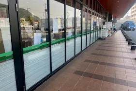 【フレスタ多治米店】プロモーションイベントに利用可能な軒下スペース