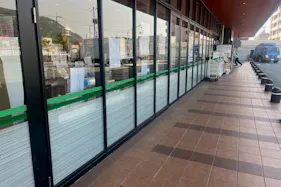 【フレスタ多治米店】プロモーションイベントに利用可能な軒下スペース