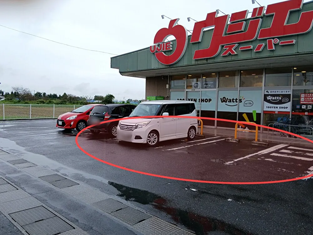 【ウジエスーパー田尻店】販促プロモーションや食物販に最適な店舗入口前のスペース