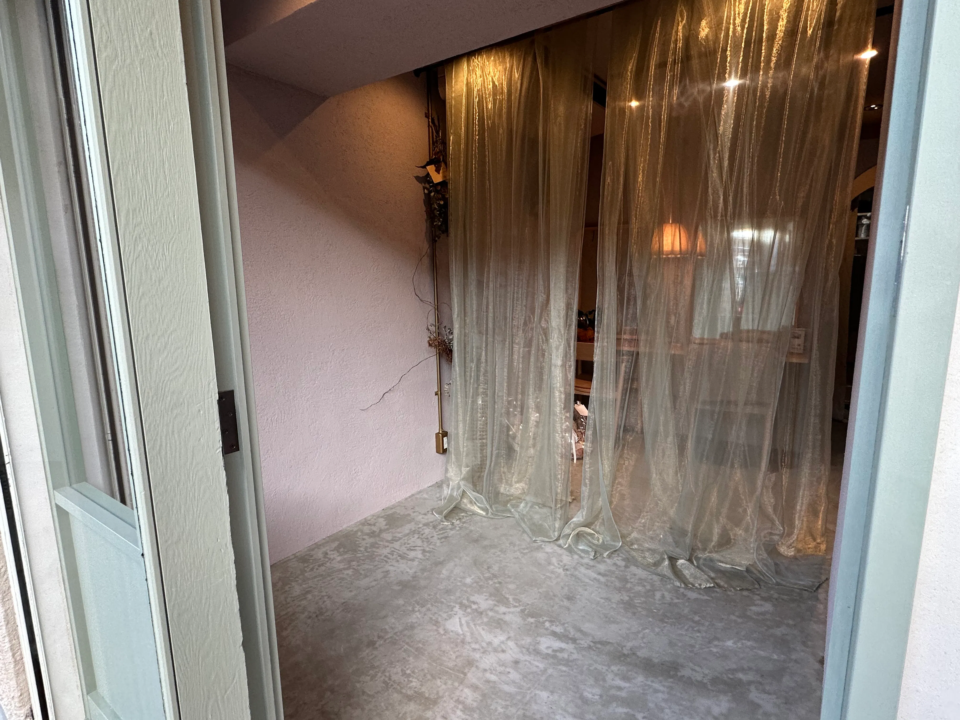 【桃山台駅7分】食品や小物の販売・展示に利用可能な美容室内のレンタルスペース