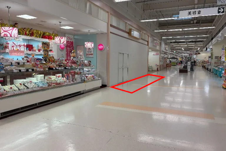 【イオンスーパーセンター加美店】休憩所となり 販促プロモーションや物販に最適なスーパー店内催事イベントスペースの画像2