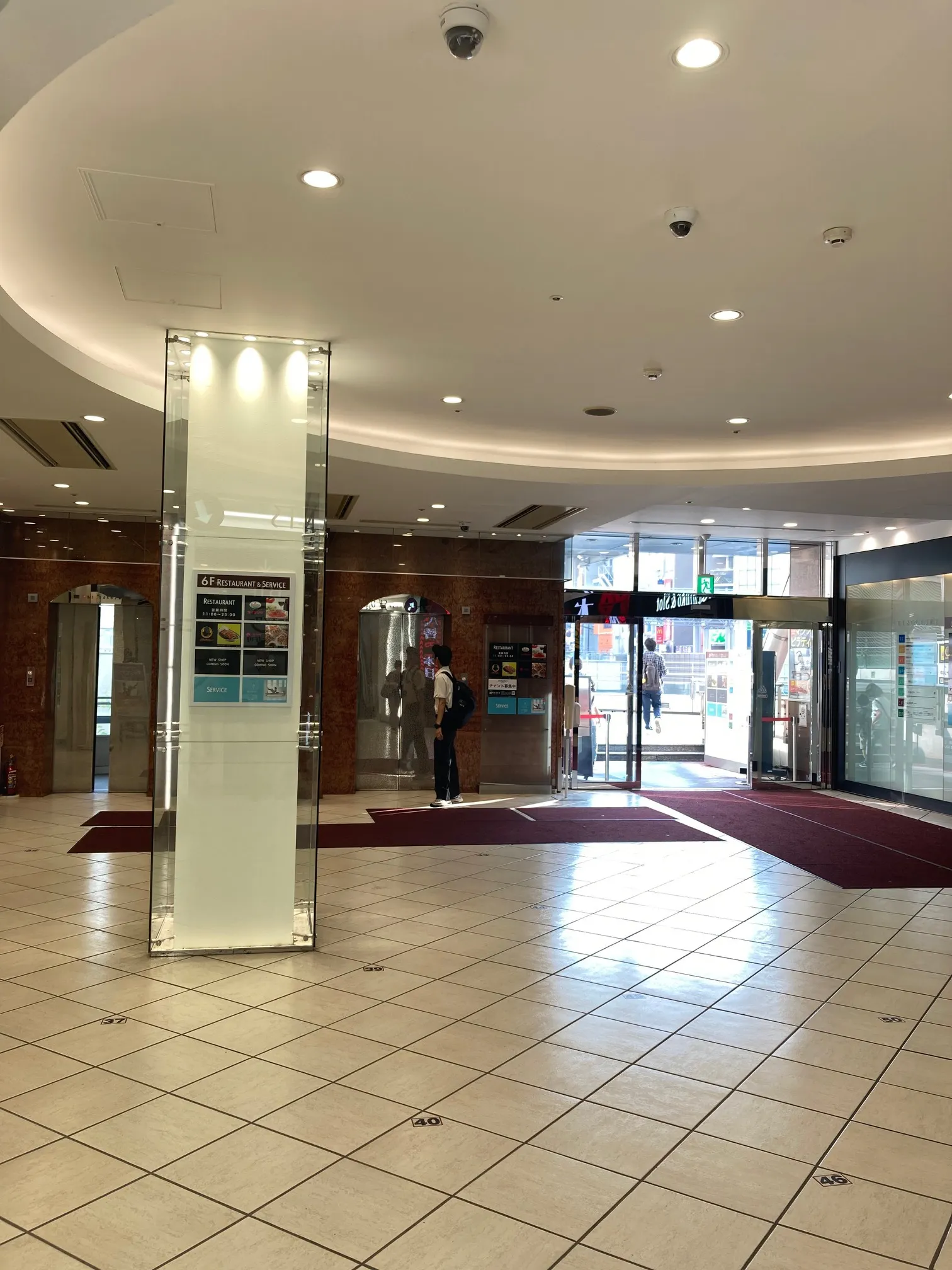 【相模大野ジョイモアーズ】PRイベントに最適な相模大野駅直結の2階エントランス柱周り