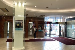 【相模大野ジョイモアーズ】PRイベントに最適な相模大野駅直結の2階エントランス柱周り