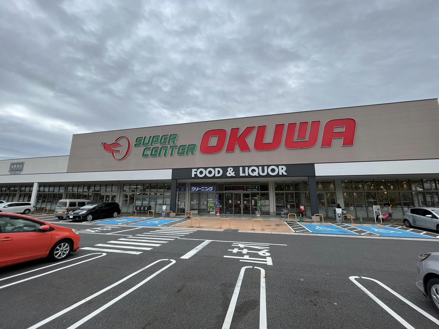 【スーパーセンターオークワ多治見】販促プロモーションに最適な風除室スペースの画像