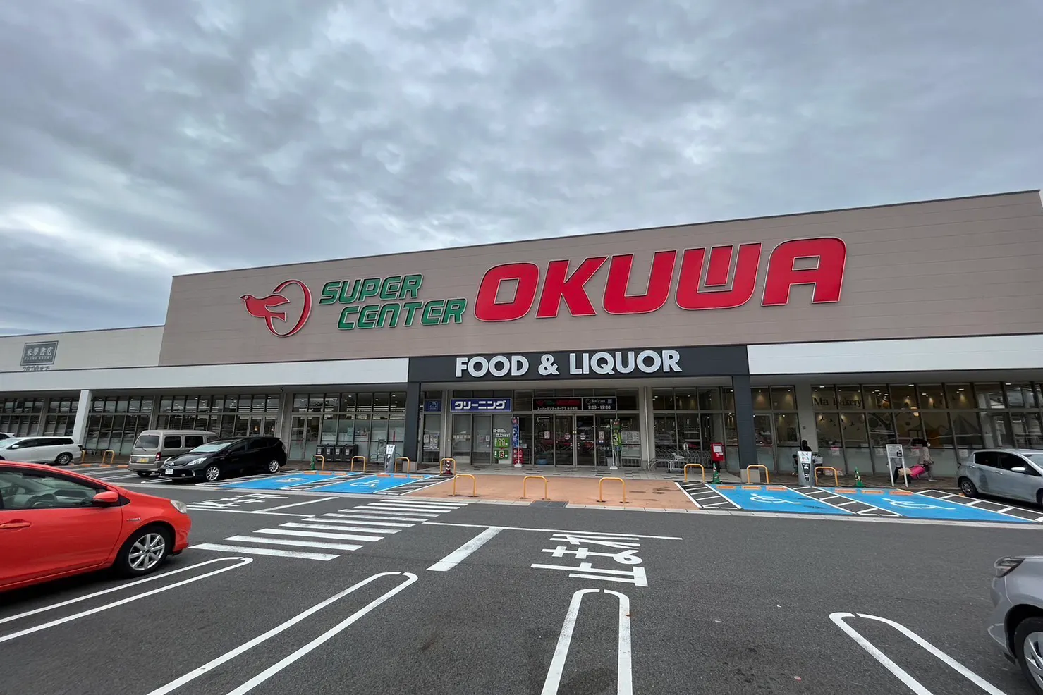 【スーパーセンターオークワ多治見】販促プロモーションに最適な風除室スペース