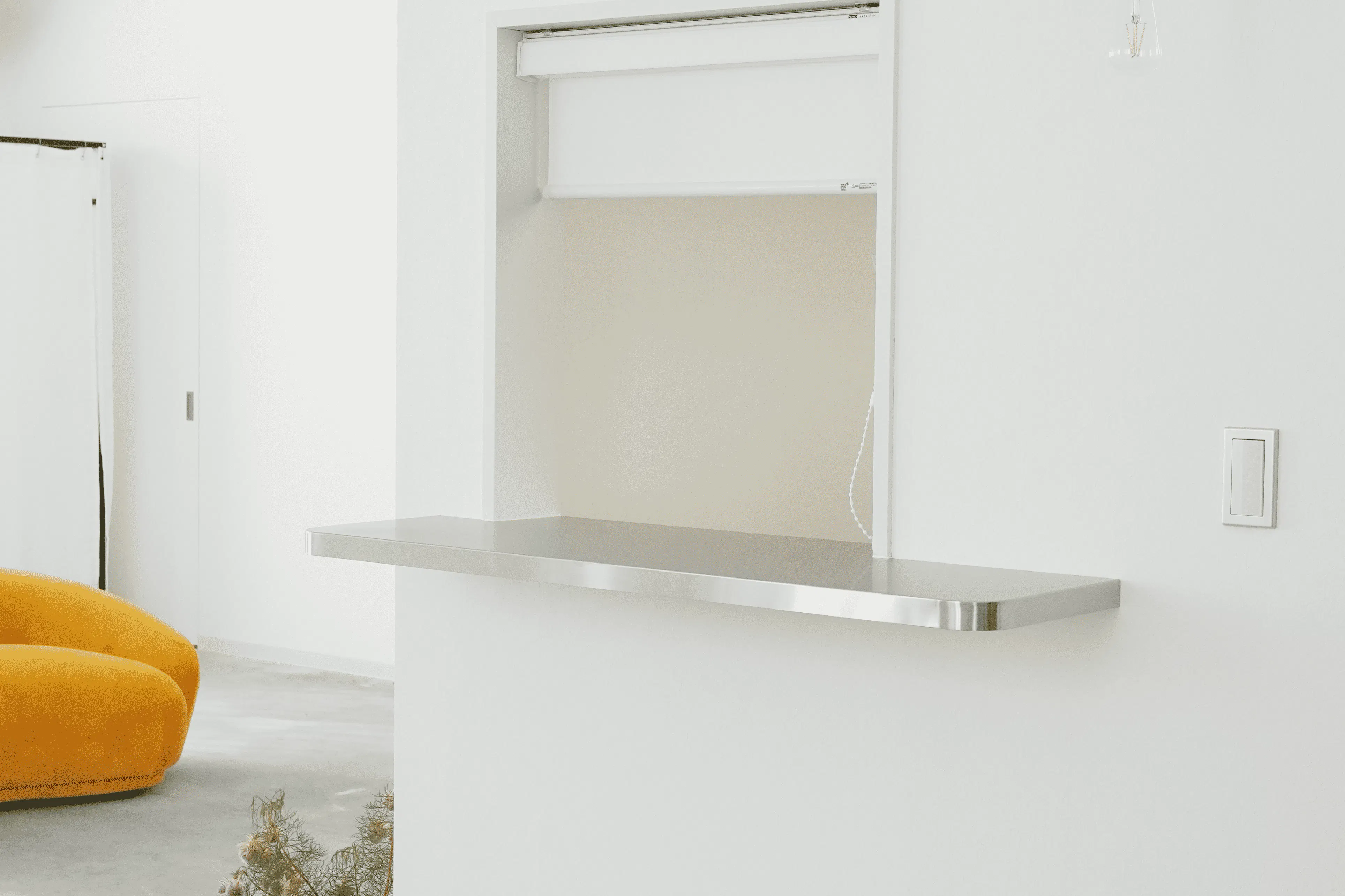 【上田駅】撮影、展示会に最適な白を基調としたレンタルギャラリー