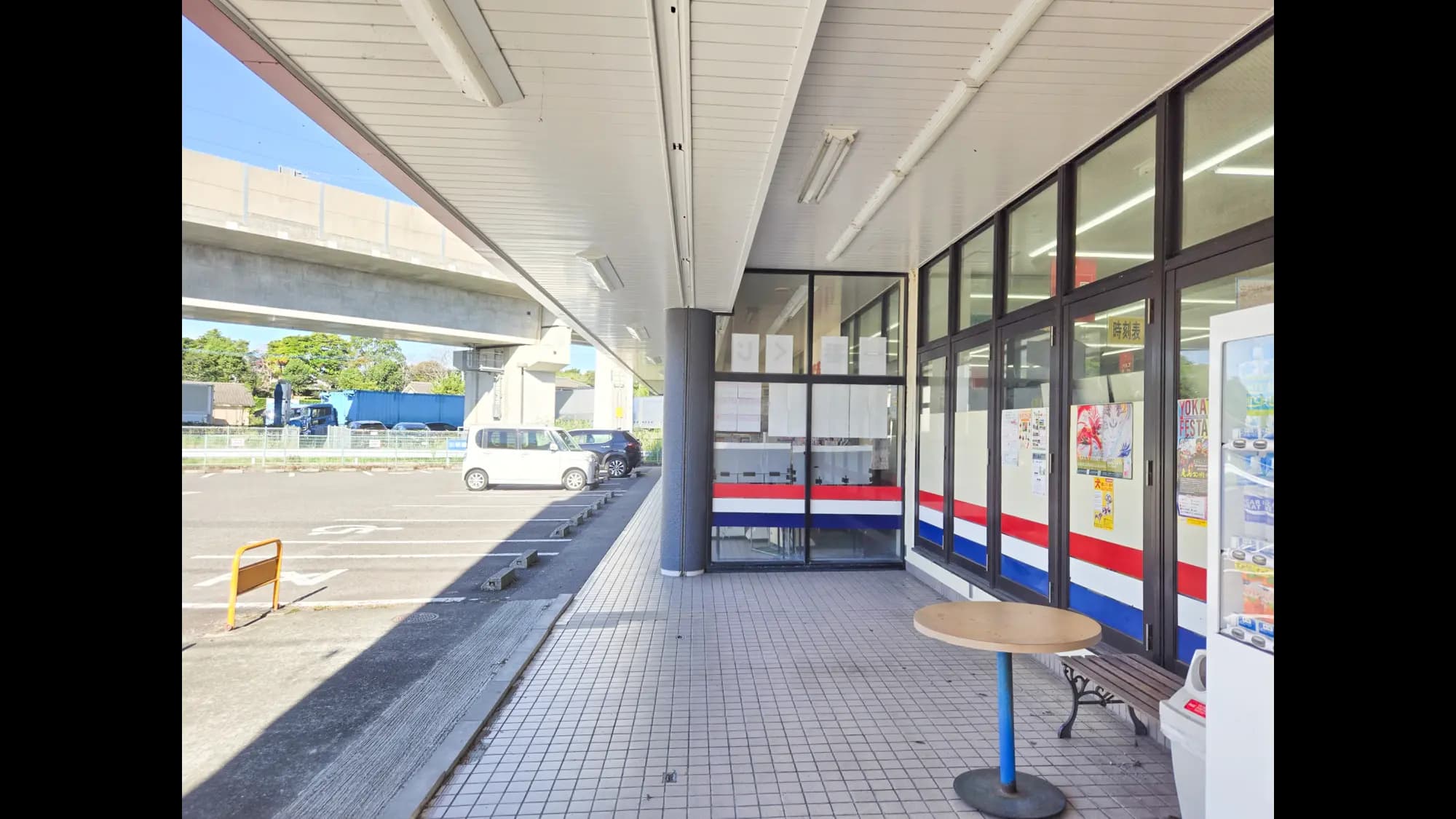 【明屋書店川内店】会員獲得プロモーションに最適！フィットネスジム併設の大型書店の屋根付き軒下催事スペース