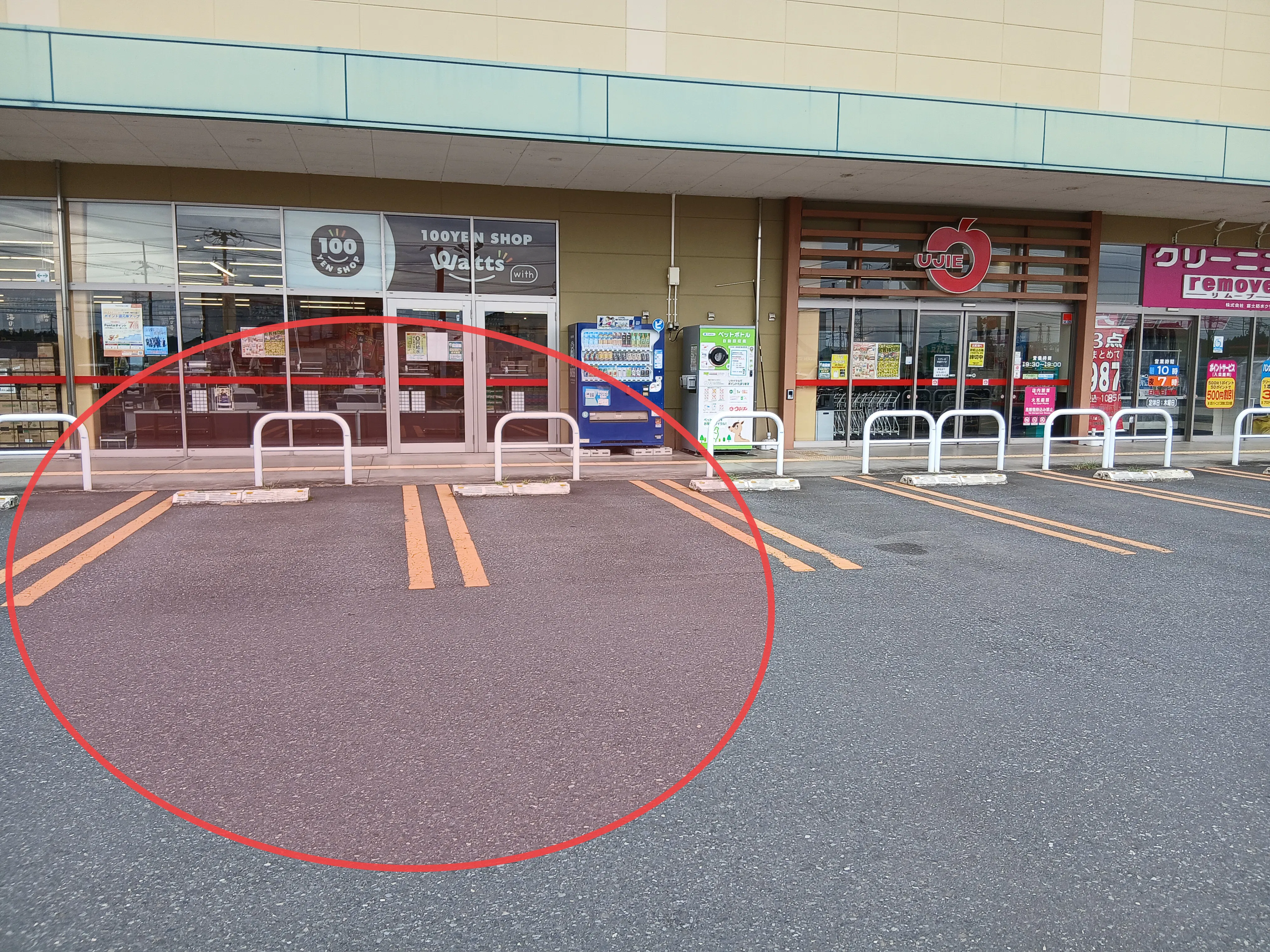 【ウジエスーパー栗駒店】キッチンカーや食物販に最適な駐車場（クリーニング側）スペース
