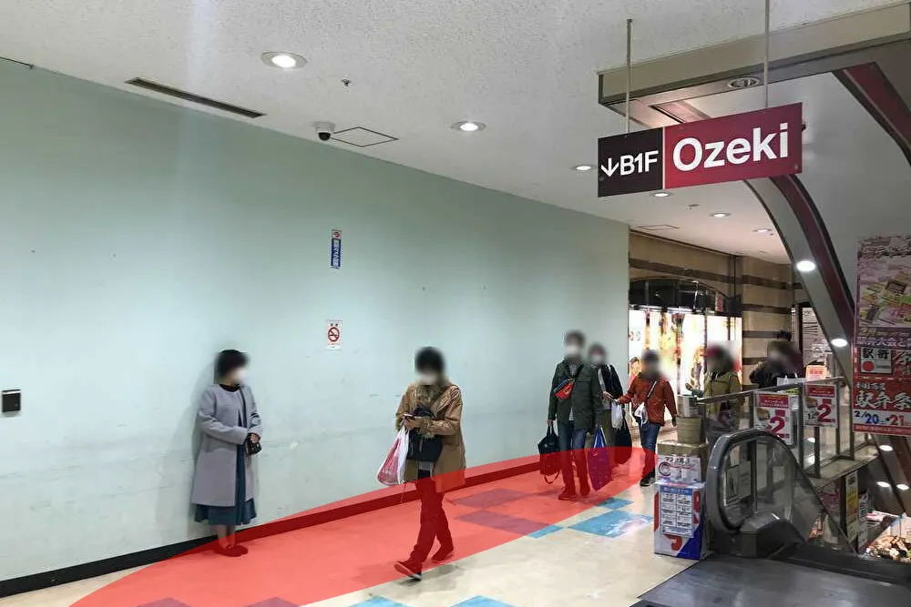 【大森駅前ビル】個包装の食物販やアパレルの販売に最適な大型スーパー入居の駅チカ商業施設の正面入口奥に位置するイベントスペース(間口6M)