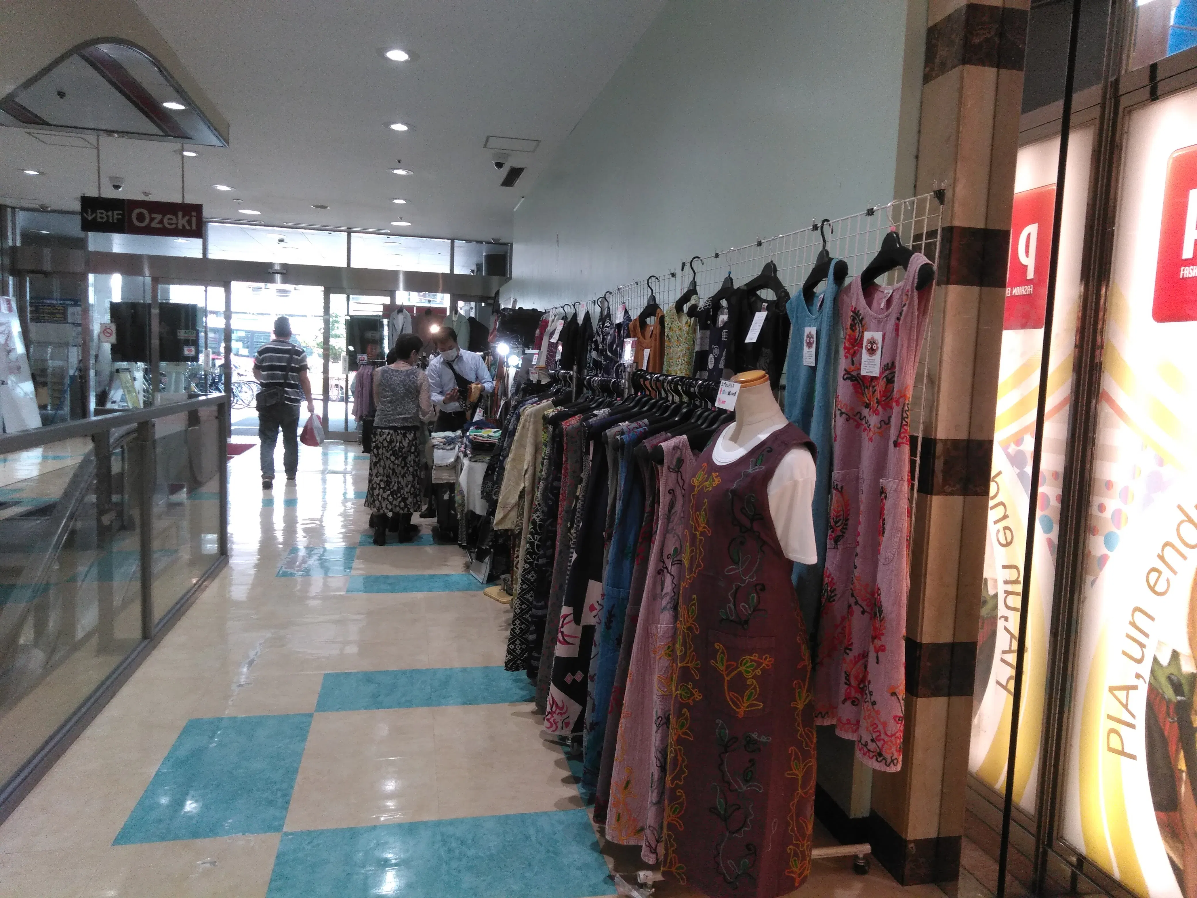 【大森駅前ビル】個包装の食物販やアパレルの販売に最適な大型スーパー入居の駅チカ商業施設の正面入口奥に位置するイベントスペース(間口6M)