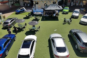 【もりのみやキューズモールBASE】「①1F BASEパーク」大規模プロモーションや音楽イベント、展示会に利用可能な開放的な屋外の芝生広場スペース