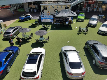 【もりのみやキューズモールBASE】「①1F BASEパーク」大規模プロモーションや音楽イベント、展示会に利用可能な開放的な屋外の芝生広場スペース