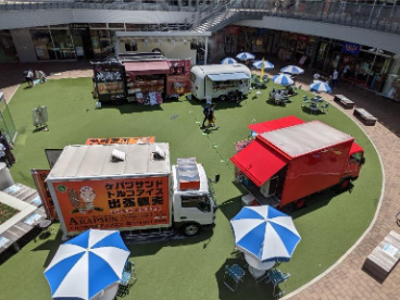 【もりのみやキューズモールBASE】「①1F BASEパーク」大規模プロモーションや音楽イベント、展示会に利用可能な開放的な屋外の芝生広場スペース