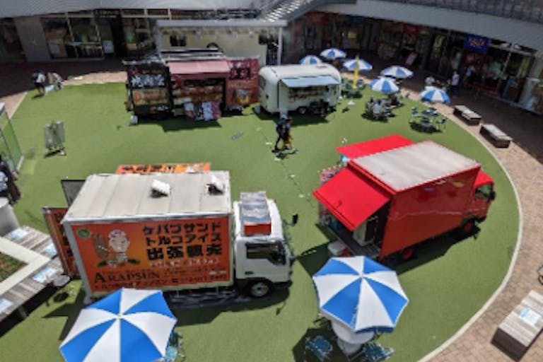 【もりのみやキューズモールBASE】「①1F BASEパーク」大規模プロモーションや音楽イベント、展示会に利用可能な開放的な屋外の芝生広場スペースの画像5