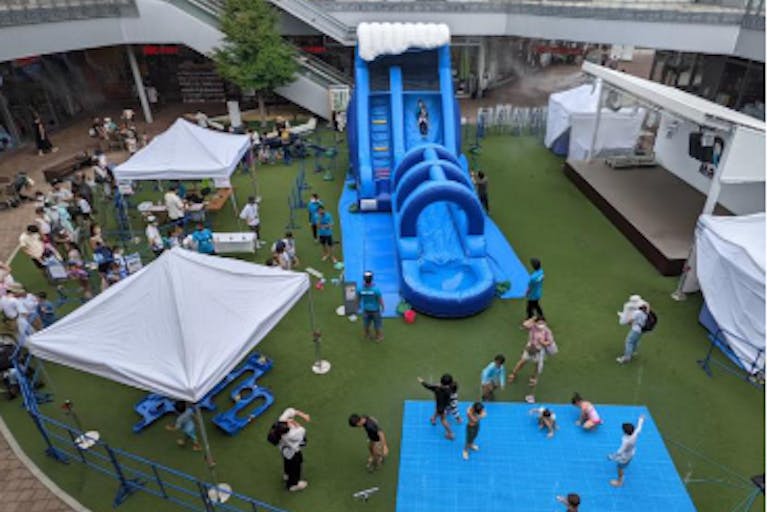 【もりのみやキューズモールBASE】「①1F BASEパーク」大規模プロモーションや音楽イベント、展示会に利用可能な開放的な屋外の芝生広場スペースの画像3