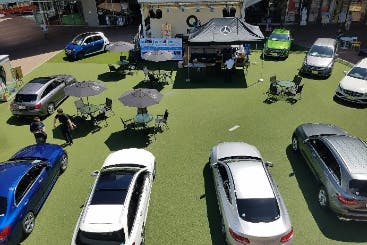 【もりのみやキューズモールBASE】「①1F BASEパーク」大規模プロモーションや音楽イベント、展示会に利用可能な開放的な屋外の芝生広場スペース