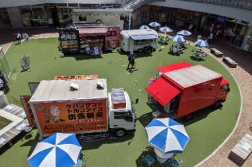 【もりのみやキューズモールBASE】「①1F BASEパーク」大規模プロモーションや音楽イベント、展示会に利用可能な開放的な屋外の芝生広場スペース