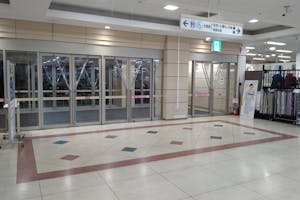 【イオン鴻池店】各種プロモーションや物販、食物販のポップアップストアに最適な専門店街入口前のイベントスペース