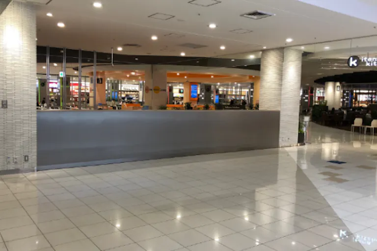 【イオンモール茨木*】1F サーティワンアイスクリーム前(全面)の画像1