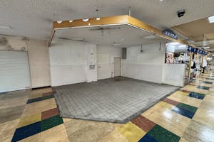 【フレッシュコア】販促プロモーションや物販イベントに適した地元の方に愛されるスーパーのバス停側の空き区画スペース2