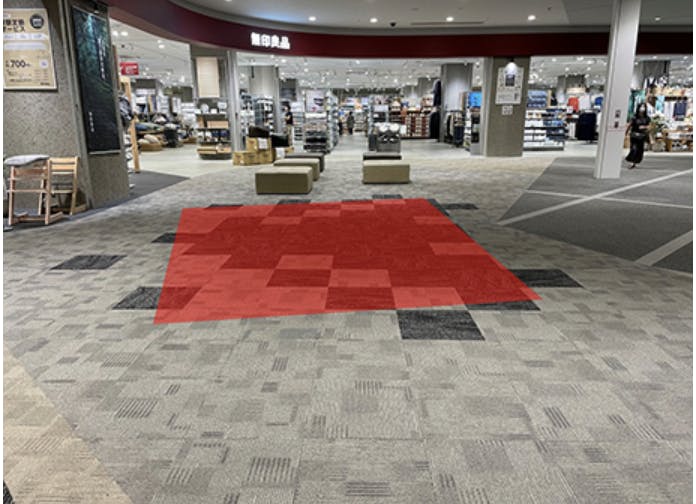 【イオンモール松本】晴庭2F　無印良品前南側中央部 電源が使えるスペースの画像