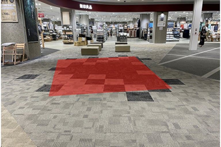 【イオンモール松本】晴庭2F 無印良品前南側中央部 電源が使えるスペースの画像1