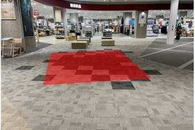 【イオンモール松本】晴庭2F 無印良品前南側中央部 電源が使えるスペース