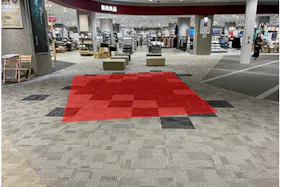 【イオンモール松本】晴庭2F 無印良品前南側中央部 電源が使えるスペース