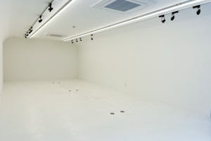 【赤坂駅1分】展示・ワークショップ・ポップアップストア・撮影に最適なホワイトで統一された、シンプルな駅チカキューブ型スペース