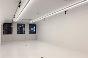 【赤坂駅1分】展示・ワークショップ・ポップアップストア・撮影に最適なホワイトで統一された、シンプルな駅チカキューブ型スペース