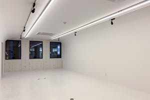 【赤坂駅1分】展示・ワークショップ・ポップアップストア・撮影に最適なホワイトで統一された、シンプルな駅チカキューブ型スペース