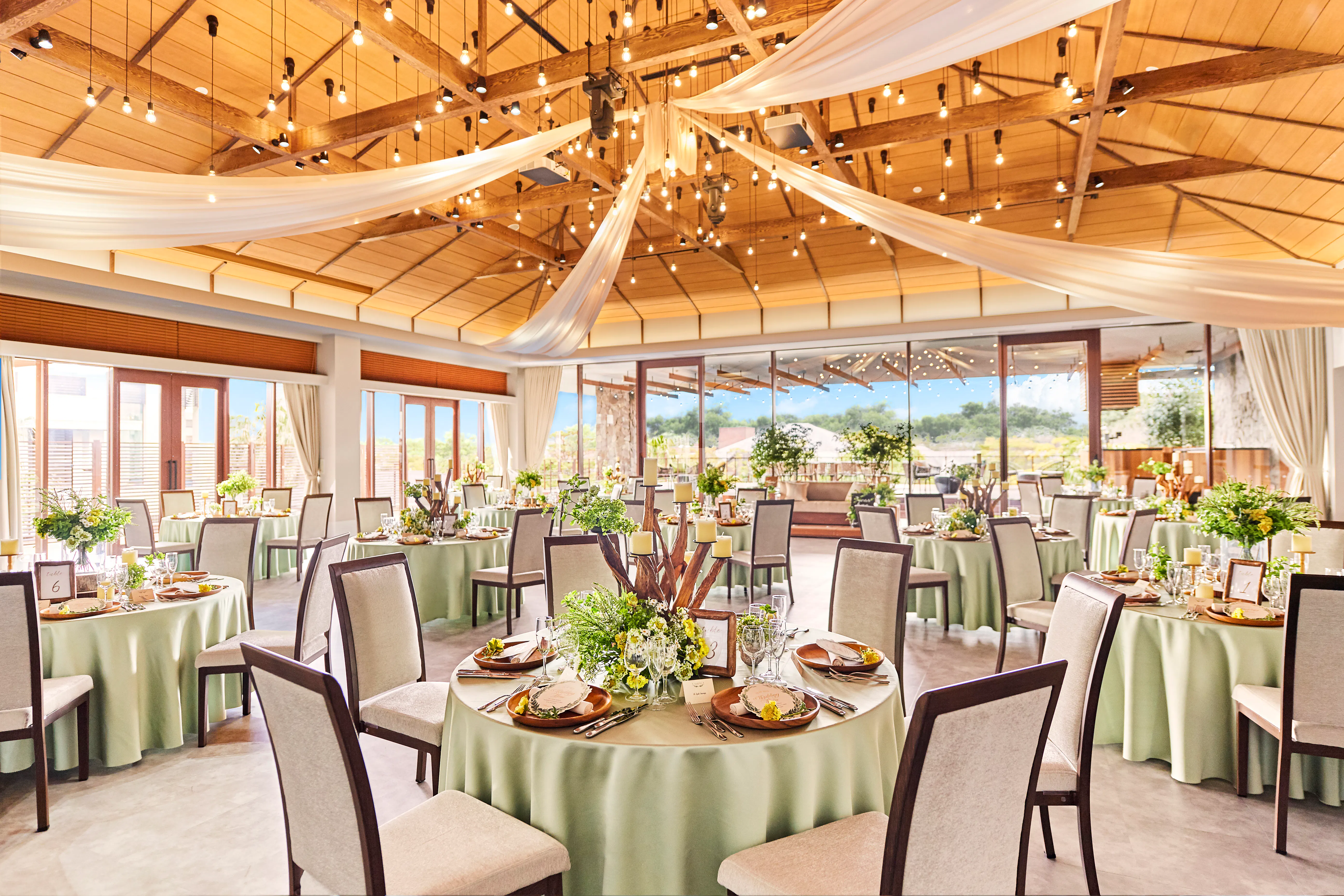 【千葉みなと駅7分】撮影やレセプションパーティーに適した緑溢れるオープンテラス付きイベントスペース(プルメリア)