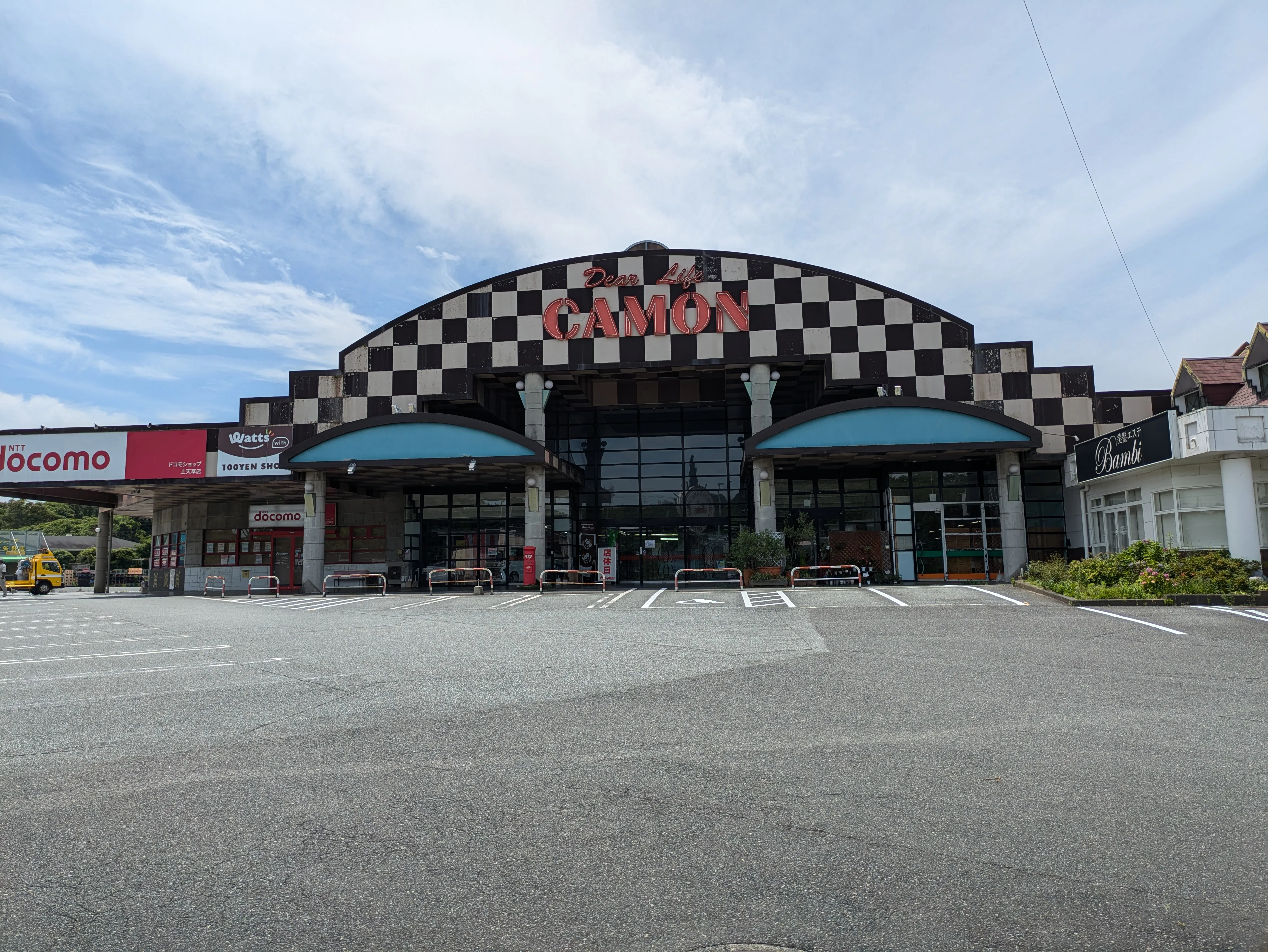 【協同組合大矢野ショッピングプラザ】キッチンカーや販促プロモーションに最適な東口玄関前のスペース