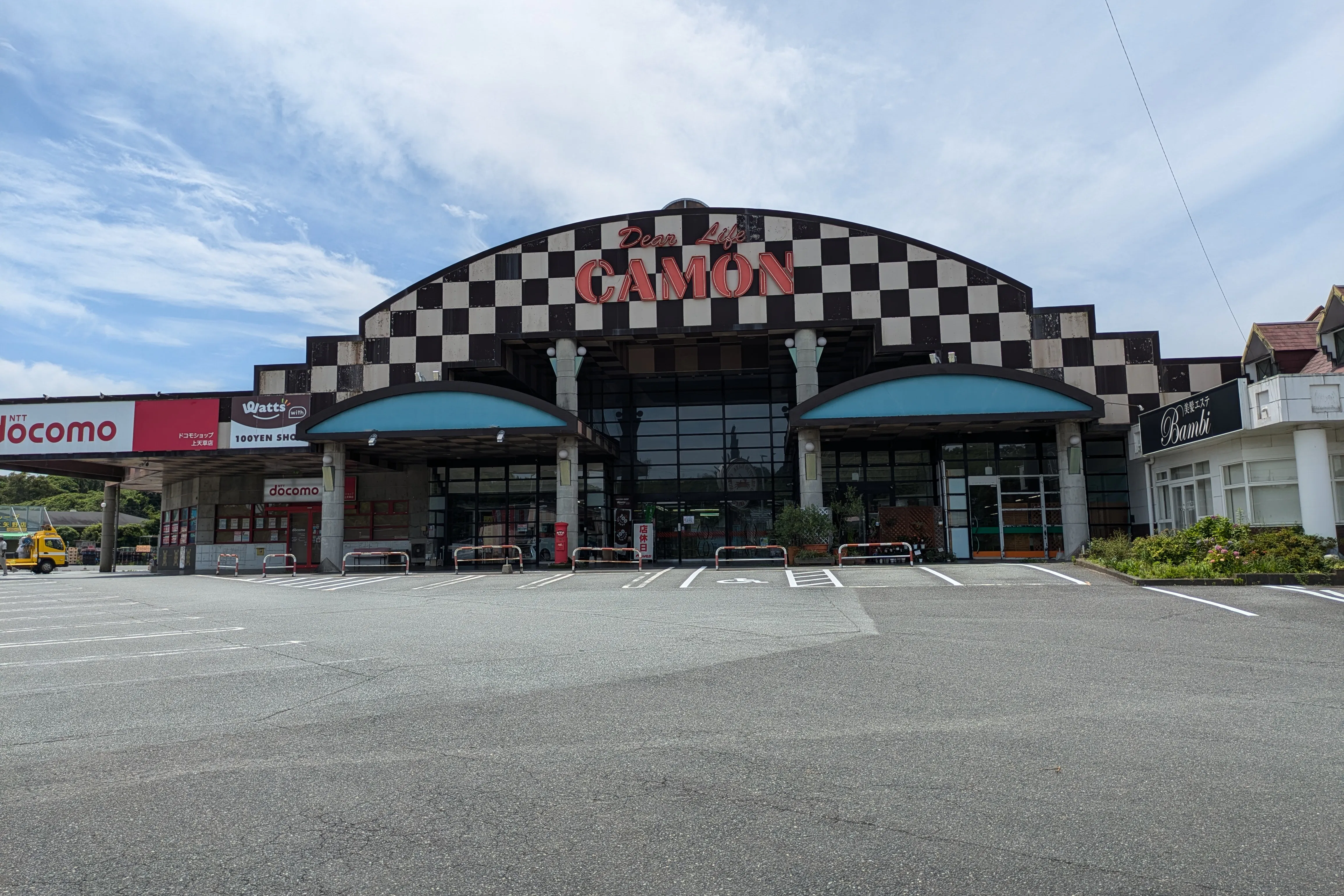 【協同組合大矢野ショッピングプラザ】キッチンカーや販促プロモーションに最適な東口玄関前のスペース