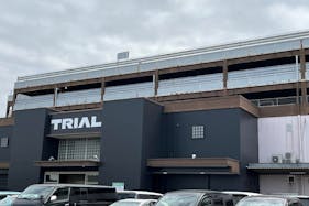 【メガセンタートライアル八千代店】食物販やPR活動に最適な店内1Fレジアウト入口側のイベントスペース(※買取催事不可)