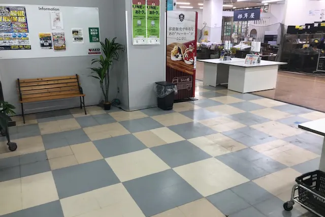 【メガセンタートライアル八千代店】食物販やPR活動に最適な店内1Fレジアウト入口側のイベントスペース(※買取催事不可)