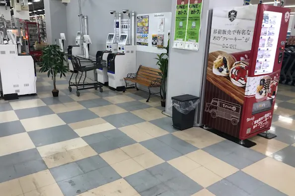 【メガセンタートライアル八千代店】食物販やPR活動に最適な店内1Fレジアウト入口側のイベントスペース(※買取催事不可)