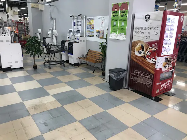 【メガセンタートライアル八千代店】食物販やPR活動に最適な店内1Fレジアウト入口側のイベントスペース(※買取催事不可)