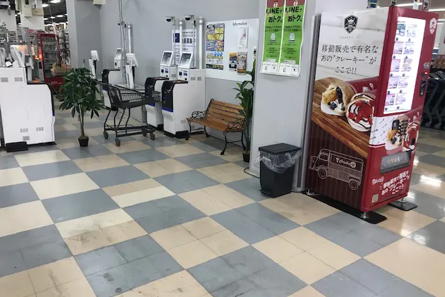 【メガセンタートライアル八千代店】食物販やPR活動に最適な店内1Fレジアウト入口側のイベントスペース(※買取催事不可)