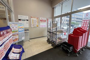 【西友 草加店】1F風除室② プロモーション用途や物販、食物販のポップアップストアに最適なスーパー店内催事イベントスペース