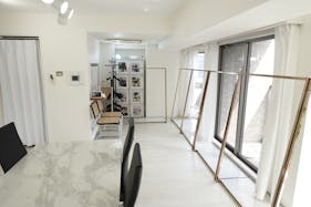 【表参道駅10分】展示会やポップアップストアに最適な自然光が溢れる白を貴重としたレンタルスペース
