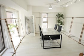 【表参道駅10分】展示会やポップアップストアに最適な自然光が溢れる白を貴重としたレンタルスペース