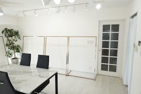 【表参道駅10分】展示会やポップアップストアに最適な自然光が溢れる白を貴重としたレンタルスペース