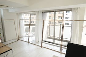 【表参道駅10分】展示会やポップアップストアに最適な自然光が溢れる白を貴重としたレンタルスペース