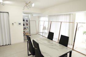 【表参道駅10分】展示会やポップアップストアに最適な自然光が溢れる白を貴重としたレンタルスペース