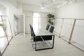 【表参道駅10分】展示会やポップアップストアに最適な自然光が溢れる白を貴重としたレンタルスペース